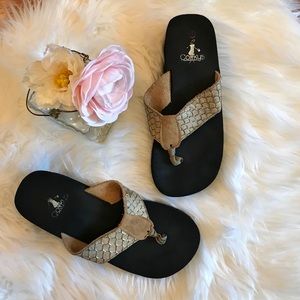 5/$25 - 
Corky’s Reptile Print Thong Sandals - sz 7